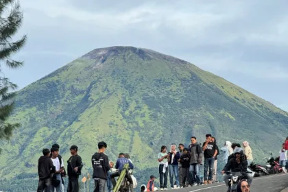 Jalan Lingkar Sumbing, jalan baru yang berada di lereng Gunung Sumbing, Kabupaten Wonosobo, Jawa Tengah/ Foto : Fb