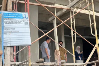 Dinas Cipta Karya dan Tata Ruang (DCKTR) Kota Tangerang Selatan melakukan pemeriksaan lapangan terhadap proyek pembangunan