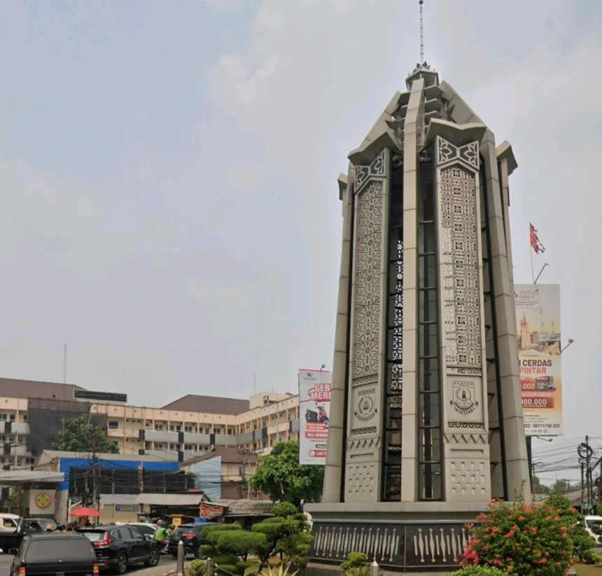 Tugu Bundaran Pamulang yang berada di Kelurahan Pamulang Barat, Kecamatan Pamulang, Tangsel / Foto : Juno
