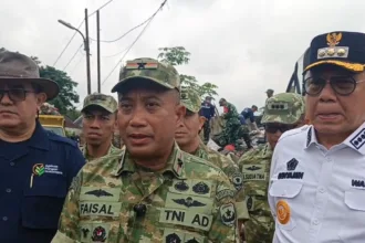 Komandan Korem 052/Wijayakrama, Brigjen TNI Faisal Rizal didampingi Walikota Tangsel/ Dok. TU