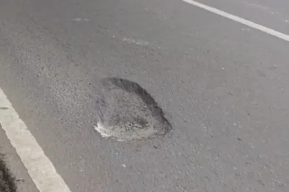 Salah satu Jalan Berlubang di Pondok Aren yang Dikeluhkan Warga/ Dok. TU