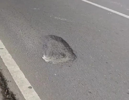 Salah satu Jalan Berlubang di Pondok Aren yang Dikeluhkan Warga/ Dok. TU