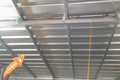 Tkp Pria yang diduga Gantung Diri di Kelurahan Serua, Kecamatan Ciputat/ Dok. Polsek Ciputat