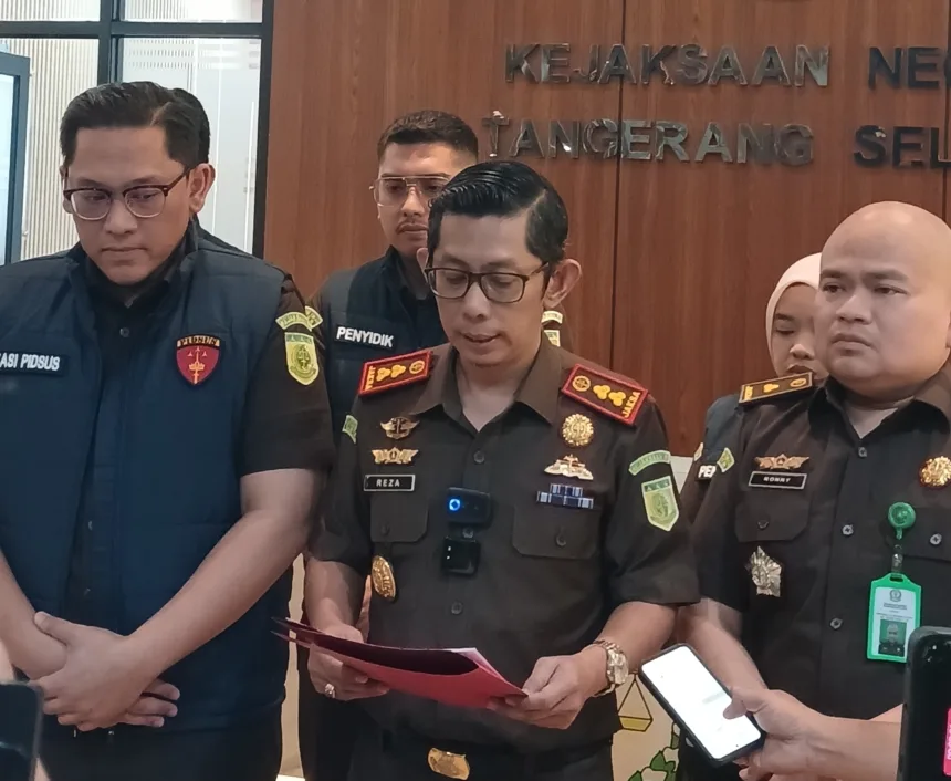 Kepala Kejari Tangerang Selatan, Reza Darul Putra saat konferensi pers, Senin (22/06) / Foto : Juno