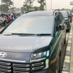 Salah satu mobil dinas yang terparkir di Kawasan Perkantoran Pemkot Tangsel Lengkong / Foto : Wivy
