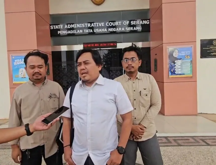 Sekretaris GP Ansor Kota Tangsel, Amizar ketika di Gedung PTUN Kota Serang / Foto : Engkos
