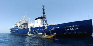 Kapal yang diduga mengunakan bahan Peledak untuk menangkap Ikan di Kepulauan Spermonde. / Foto : KKP